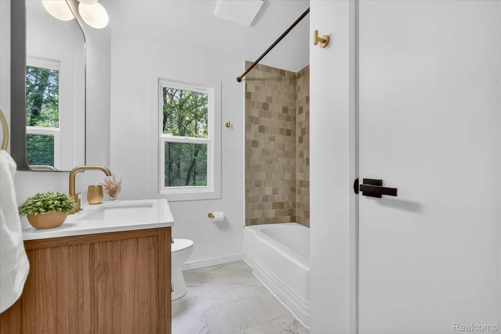 1609 Gilcrest Avenue East Lansing City MI 48823