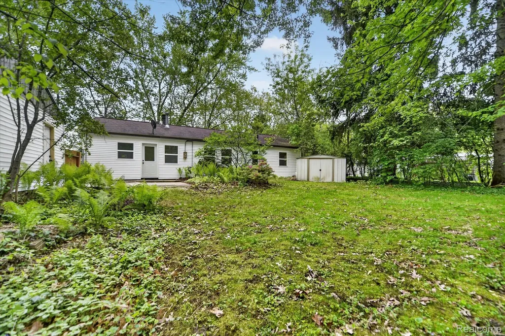 1609 Gilcrest Avenue East Lansing City MI 48823