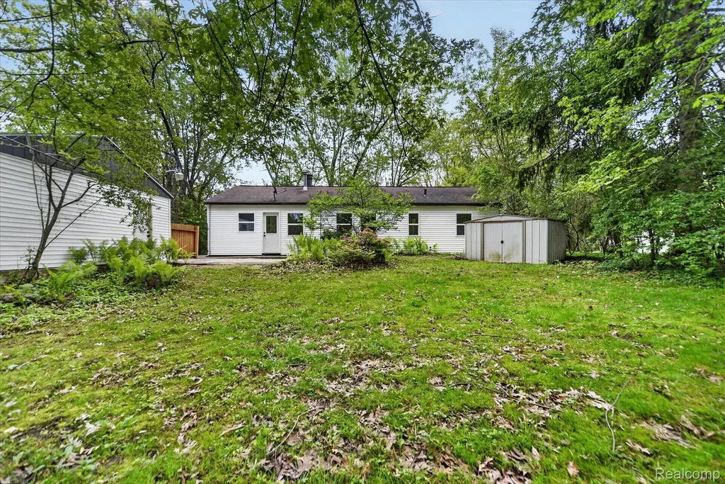 1609 Gilcrest Avenue East Lansing City MI 48823