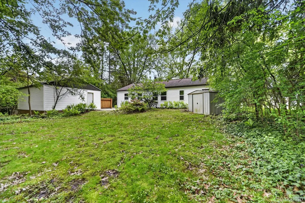 1609 Gilcrest Avenue East Lansing City MI 48823