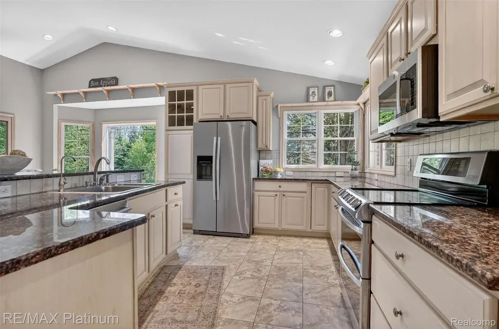 59360 Foxpointe Lane Lyon Charter Township MI 48178