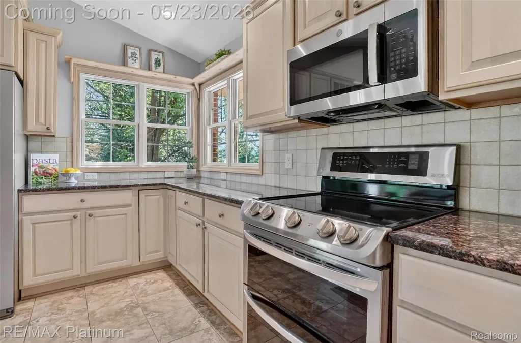 59360 Foxpointe Lane Lyon Charter Township MI 48178