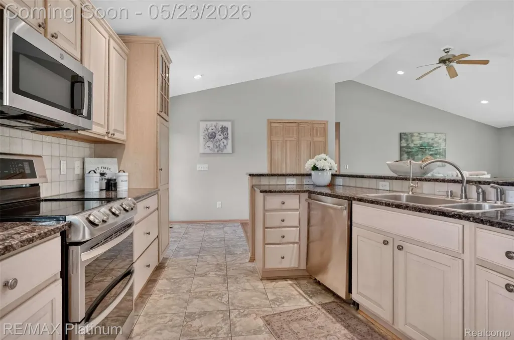59360 Foxpointe Lane Lyon Charter Township MI 48178
