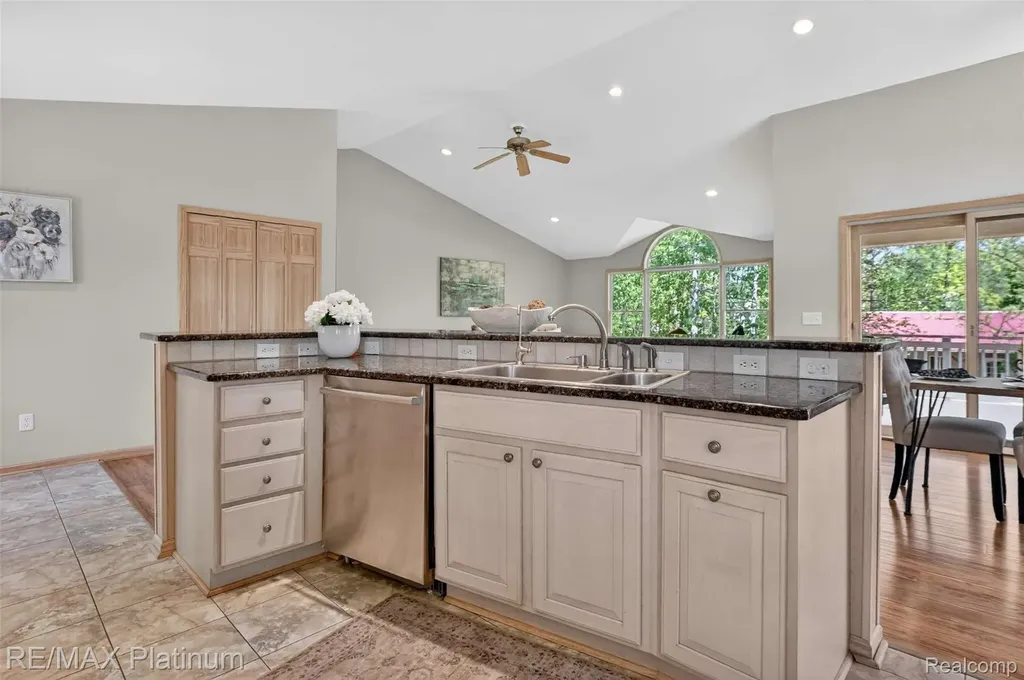 59360 Foxpointe Lane Lyon Charter Township MI 48178