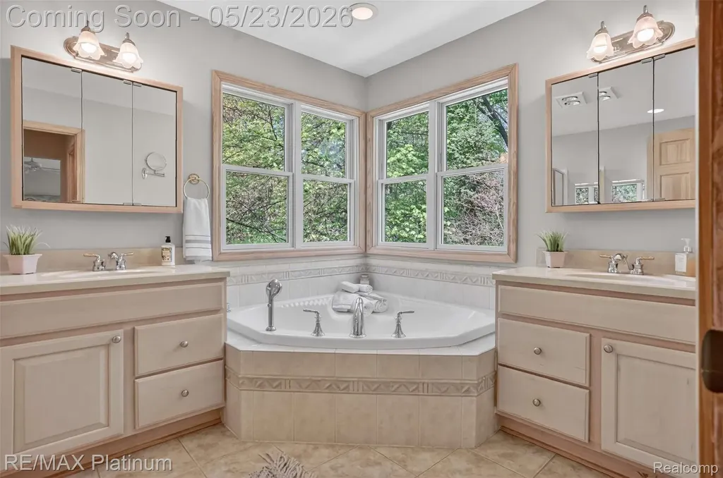 59360 Foxpointe Lane Lyon Charter Township MI 48178
