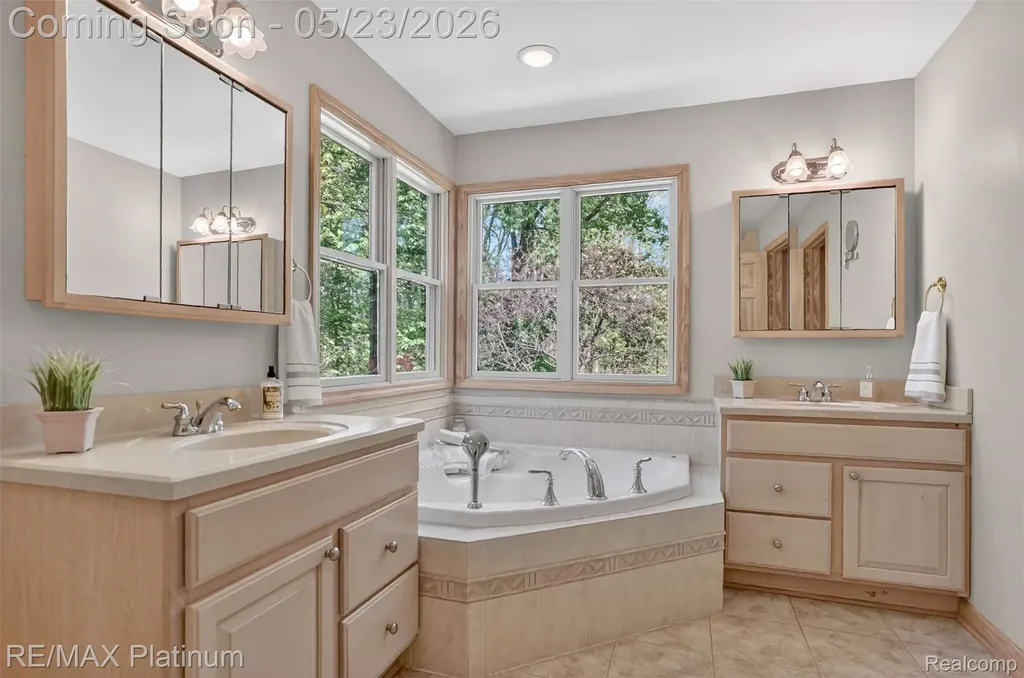 59360 Foxpointe Lane Lyon Charter Township MI 48178