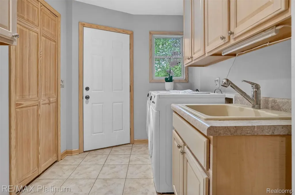 59360 Foxpointe Lane Lyon Charter Township MI 48178