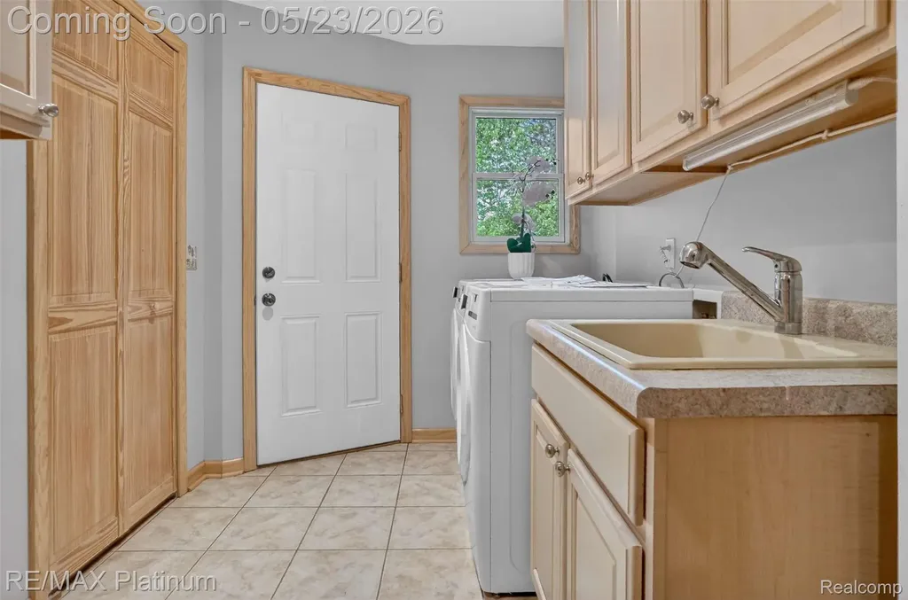 59360 Foxpointe Lane Lyon Charter Township MI 48178