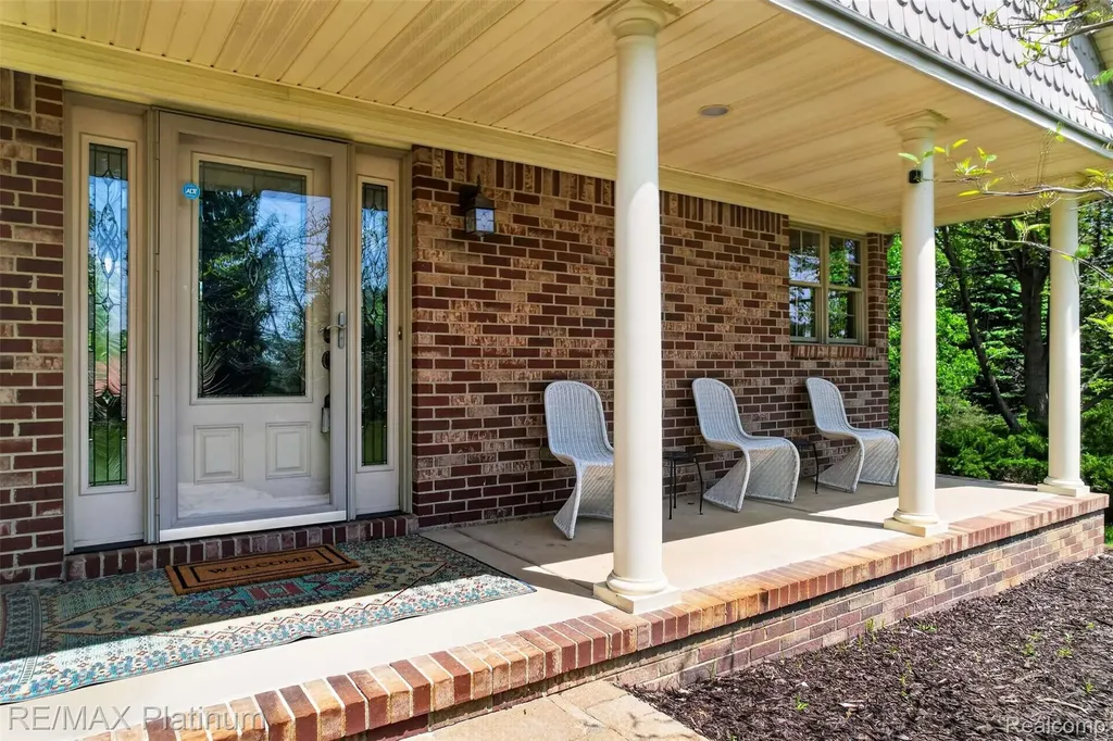 59360 Foxpointe Lane South Lyon City MI 48178