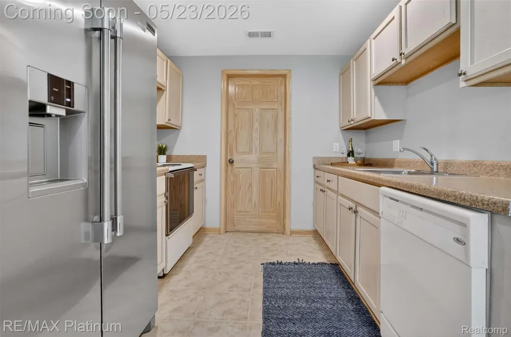 59360 Foxpointe Lane Lyon Charter Township MI 48178