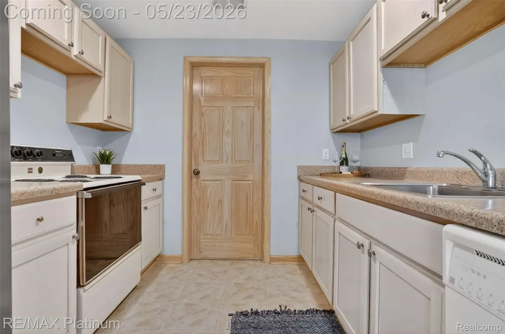 59360 Foxpointe Lane Lyon Charter Township MI 48178