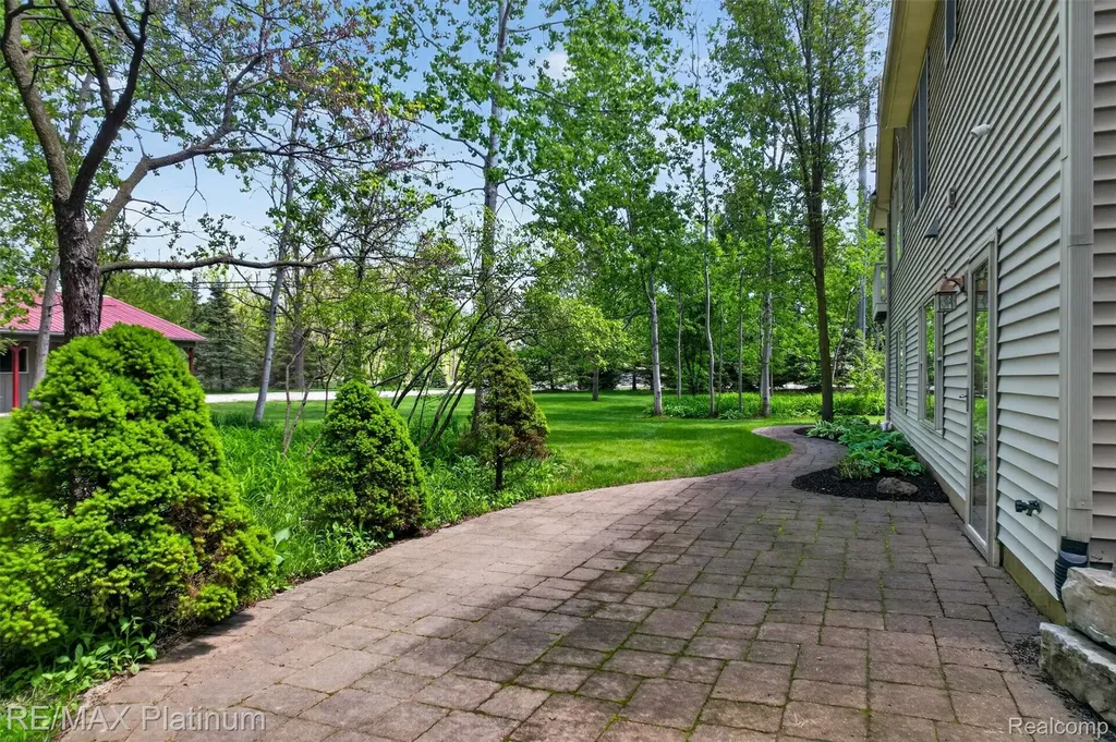 59360 Foxpointe Lane Lyon Charter Township MI 48178