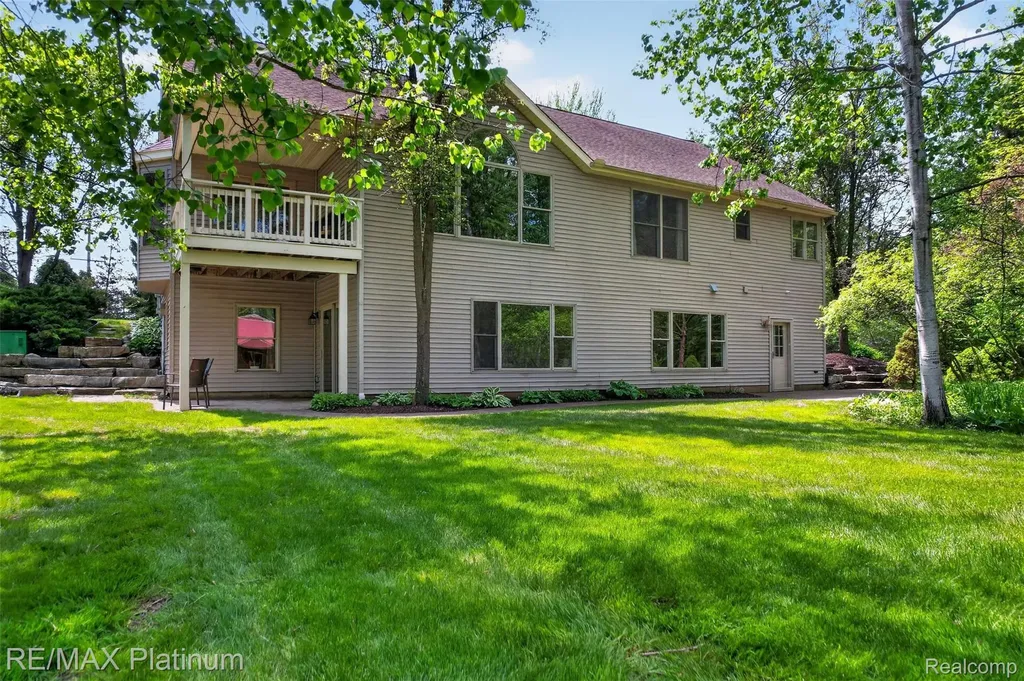 59360 Foxpointe Lane South Lyon City MI 48178