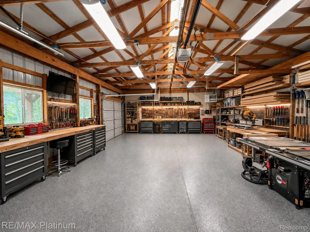 59360 Foxpointe Lane South Lyon City MI 48178