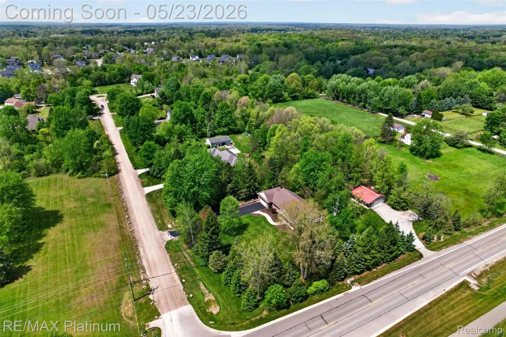 59360 Foxpointe Lane Lyon Charter Township MI 48178