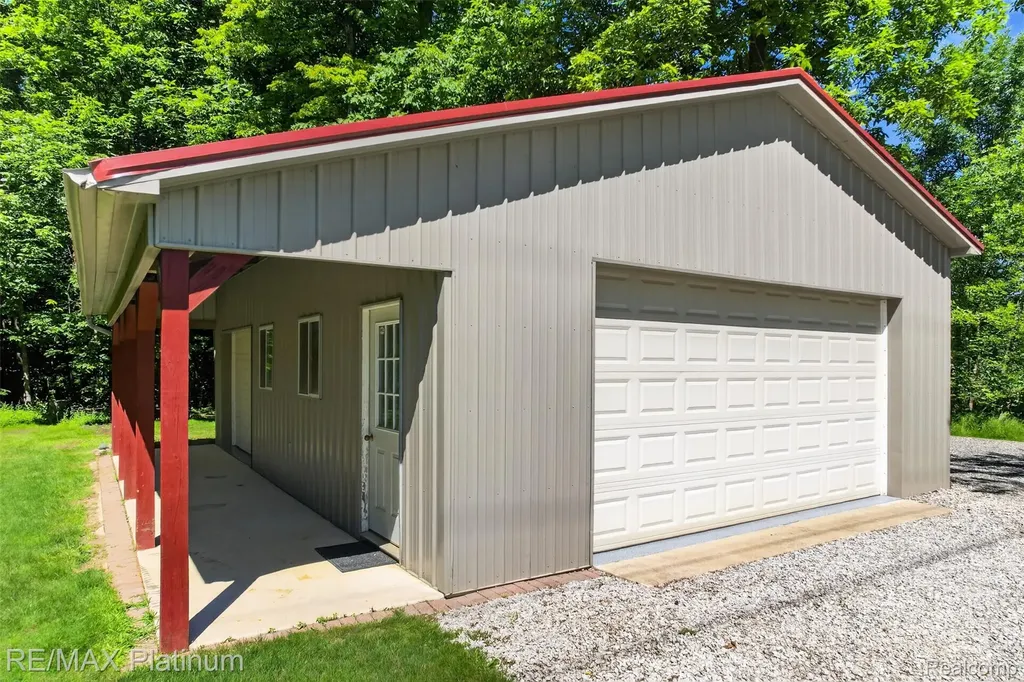 59360 Foxpointe Lane South Lyon City MI 48178