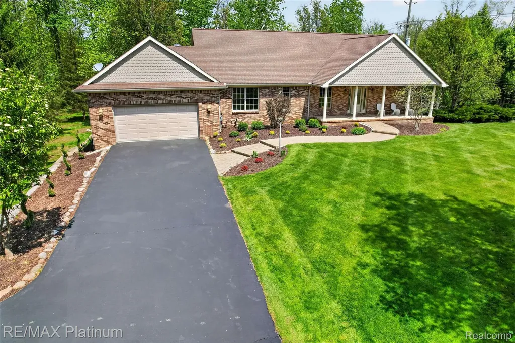 59360 Foxpointe Lane Lyon Charter Township MI 48178