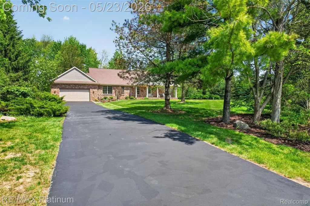 59360 Foxpointe Lane Lyon Charter Township MI 48178