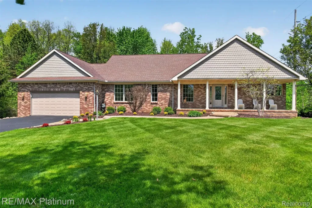 59360 Foxpointe Lane Lyon Charter Township MI 48178