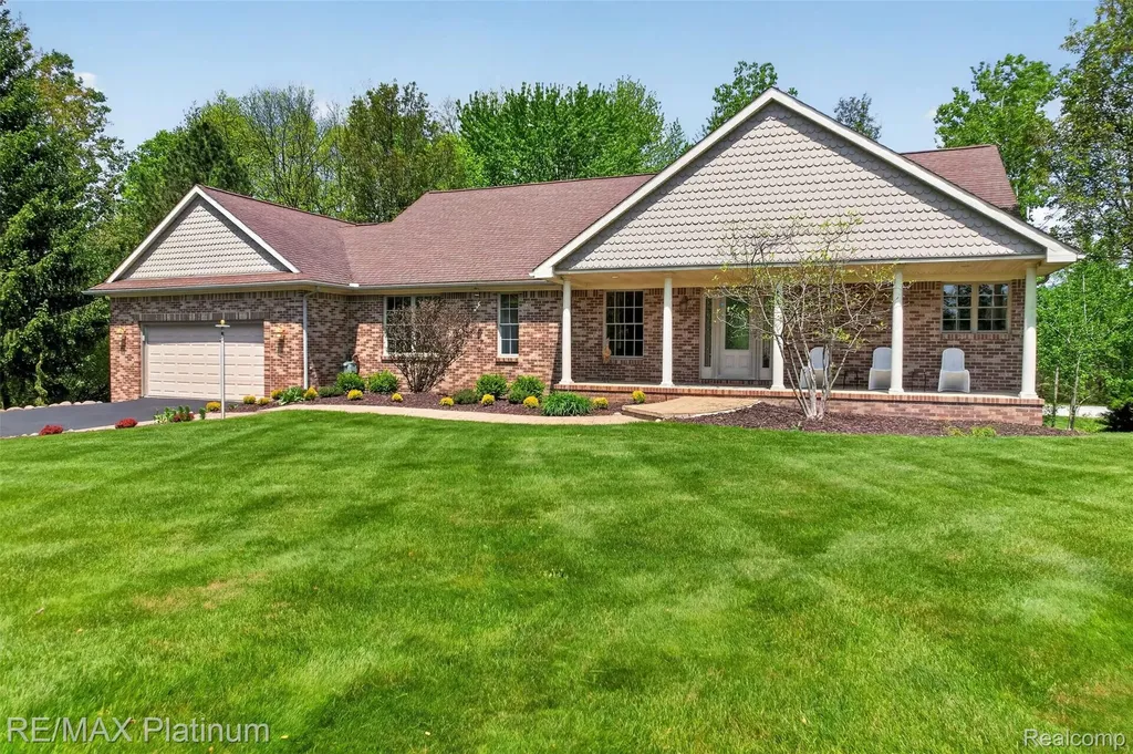 59360 Foxpointe Lane South Lyon City MI 48178