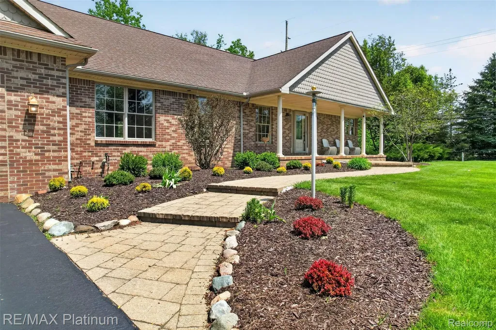 59360 Foxpointe Lane Lyon Charter Township MI 48178