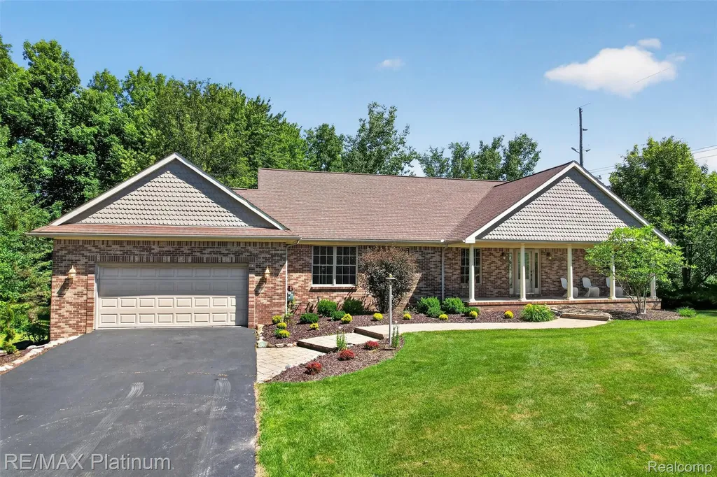 59360 Foxpointe Lane Lyon Charter Township MI 48178
