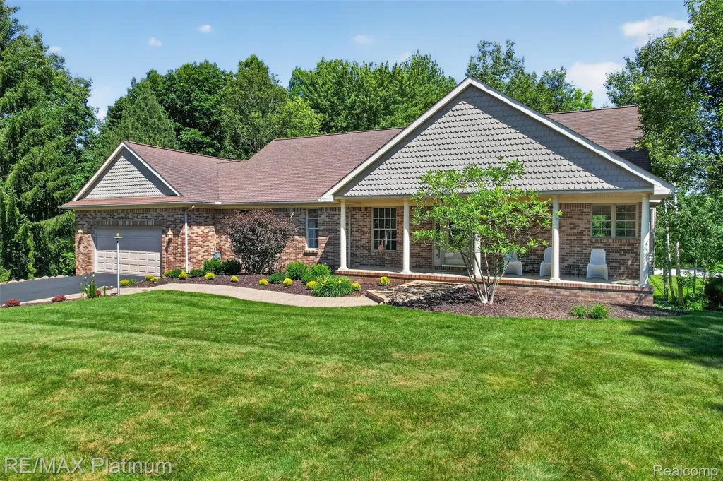 59360 Foxpointe Lane Lyon Charter Township MI 48178