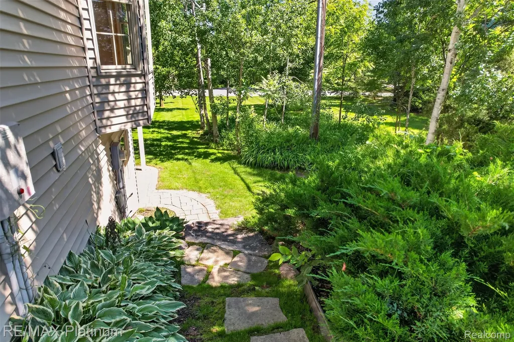 59360 Foxpointe Lane Lyon Charter Township MI 48178