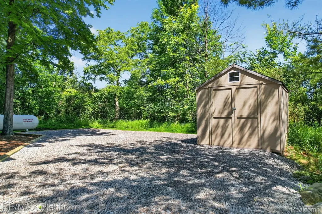 59360 Foxpointe Lane Lyon Charter Township MI 48178