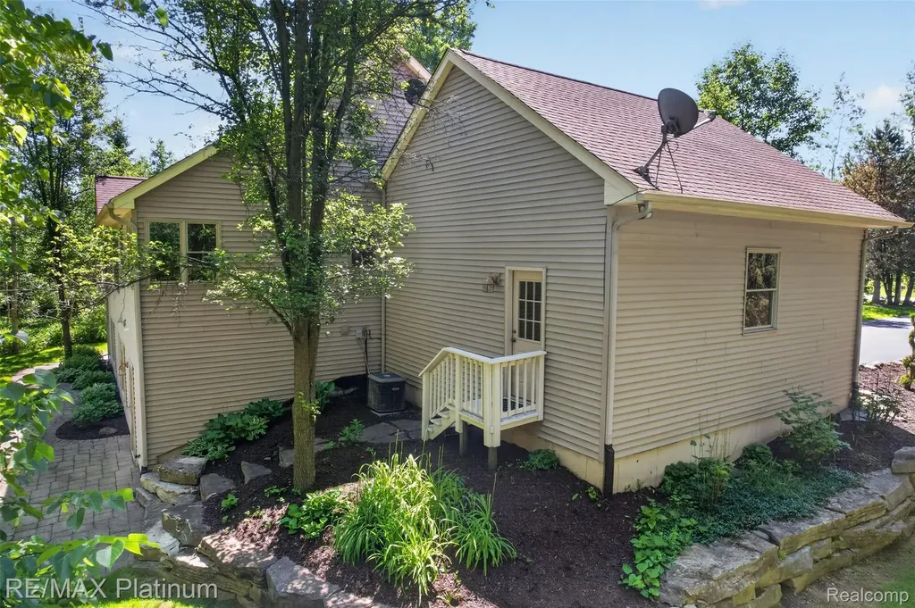 59360 Foxpointe Lane Lyon Charter Township MI 48178