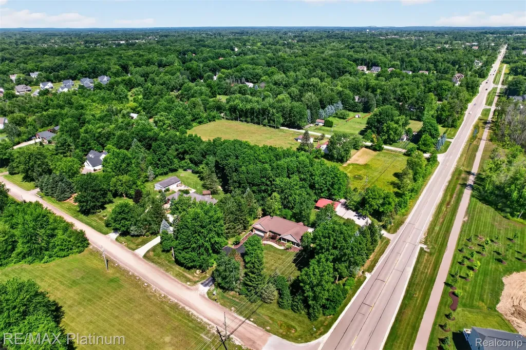 59360 Foxpointe Lane Lyon Charter Township MI 48178