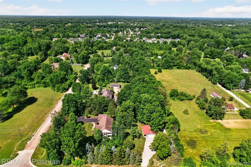 59360 Foxpointe Lane Lyon Charter Township MI 48178