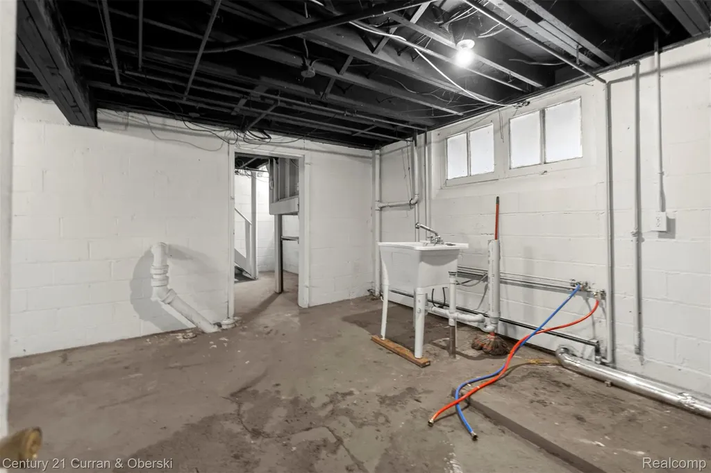 1520 Garfield Avenue Lincoln Park City MI 48146