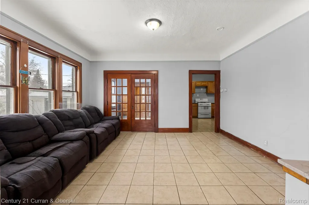 1520 Garfield Avenue Lincoln Park City MI 48146