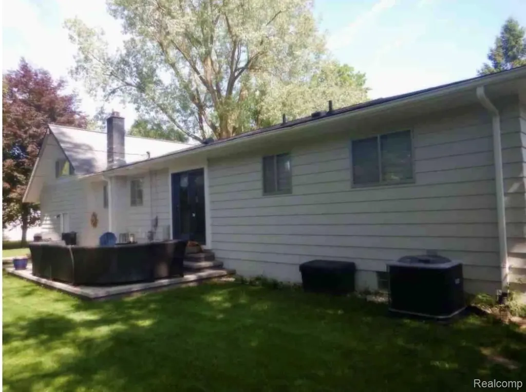 5045 Westcombe Lane N West Bloomfield Charter Township MI 48324
