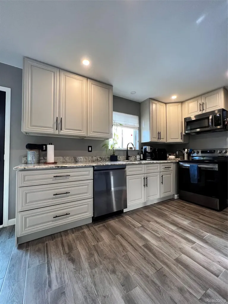 5045 Westcombe Lane N West Bloomfield Charter Township MI 48324