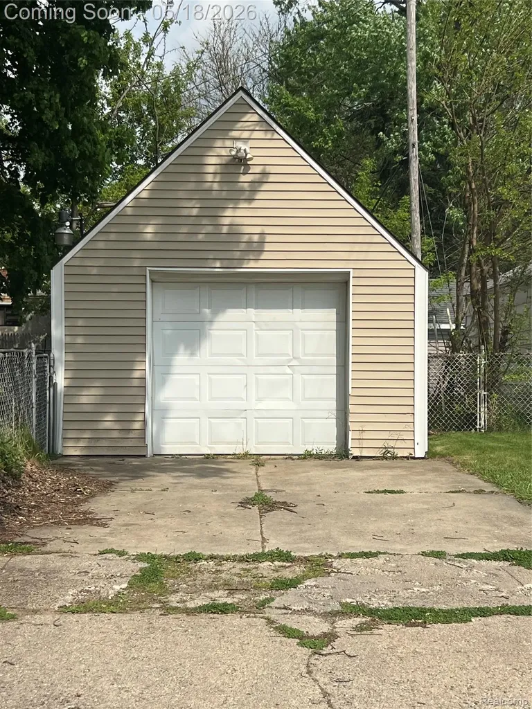 749 Crawford Street Flint City MI 48507