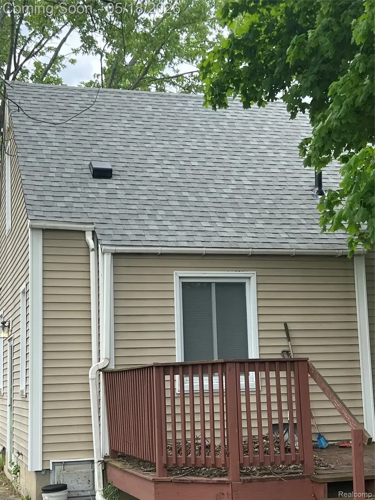 749 Crawford Street Flint City MI 48507