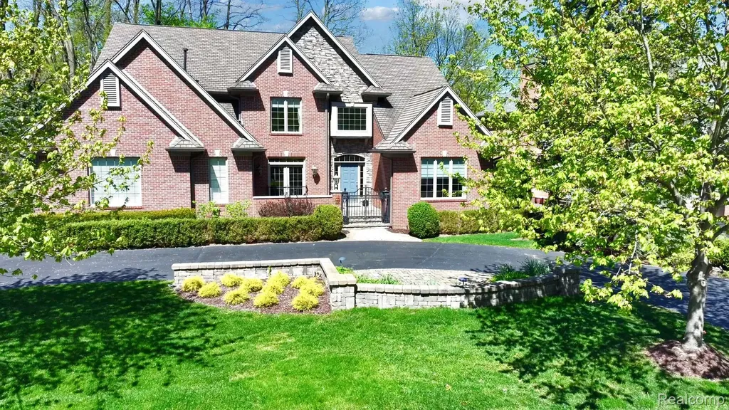 4502 Forest Edge Lane West Bloomfield Charter Township MI 48323