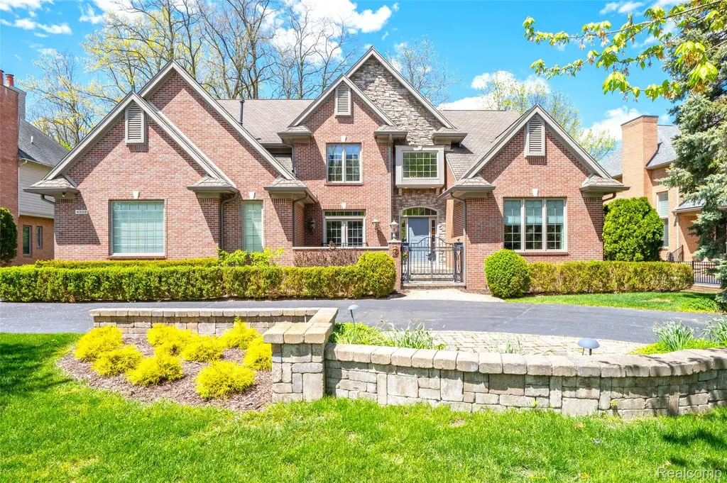 4502 Forest Edge Lane West Bloomfield Charter Township MI 48323