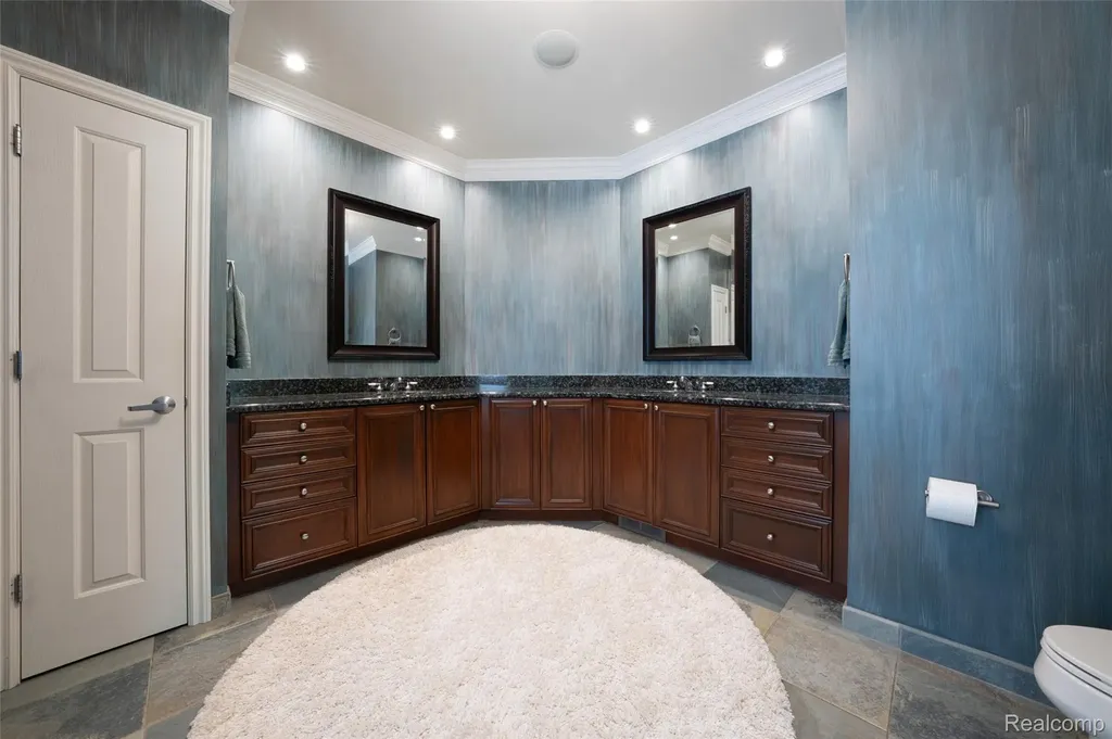 4502 Forest Edge Lane West Bloomfield Charter Township MI 48323