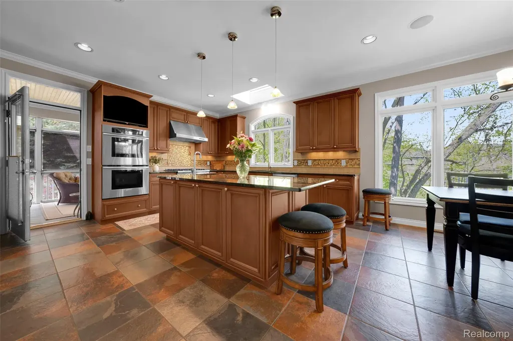 4502 Forest Edge Lane West Bloomfield Charter Township MI 48323