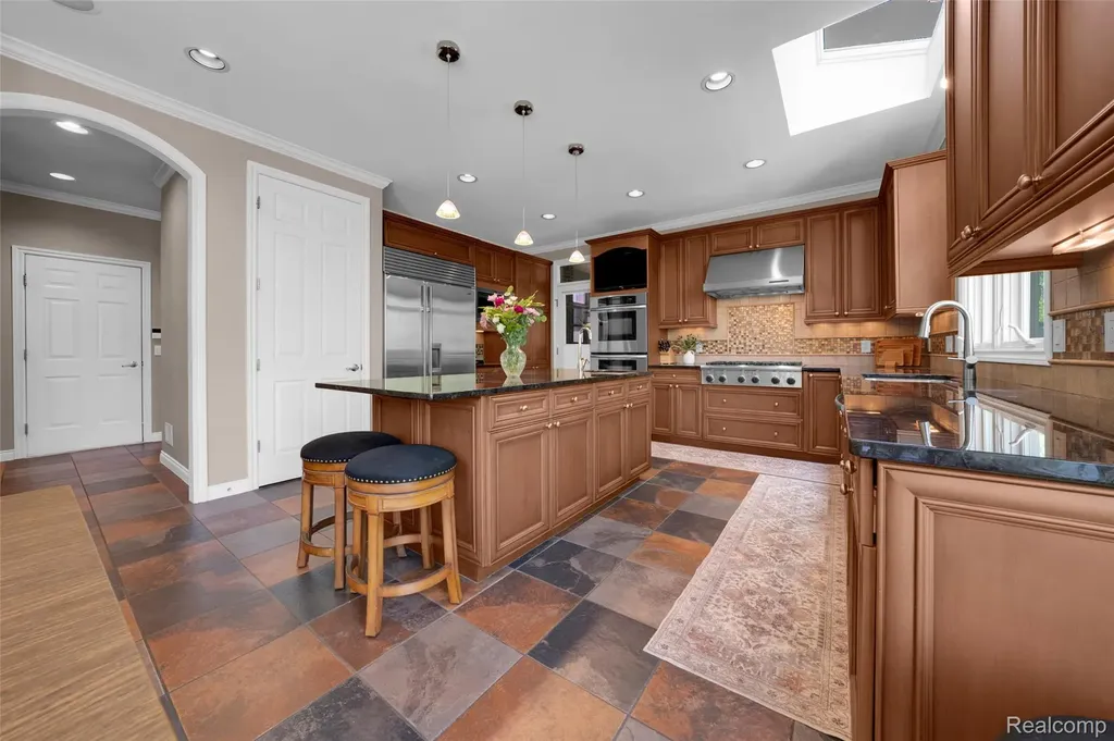 4502 Forest Edge Lane West Bloomfield Charter Township MI 48323