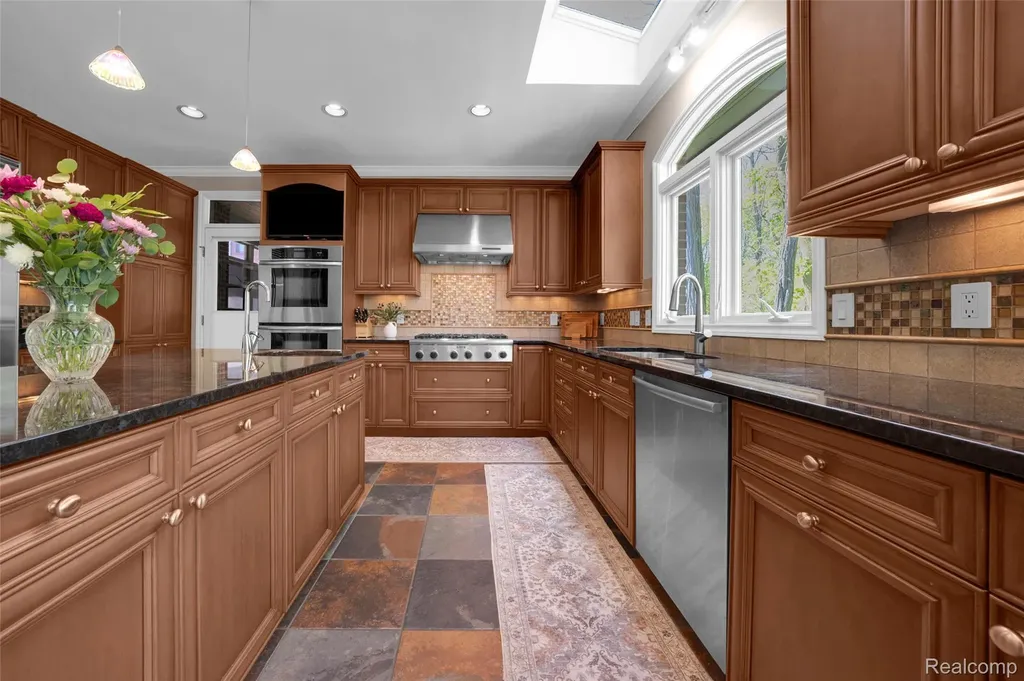 4502 Forest Edge Lane West Bloomfield Charter Township MI 48323