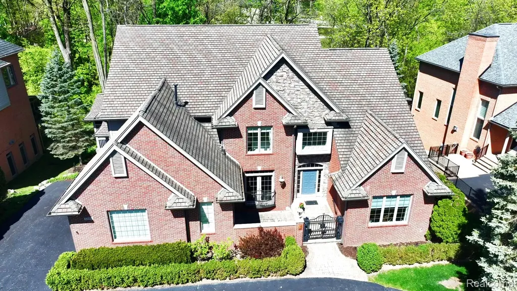 4502 Forest Edge Lane West Bloomfield Charter Township MI 48323