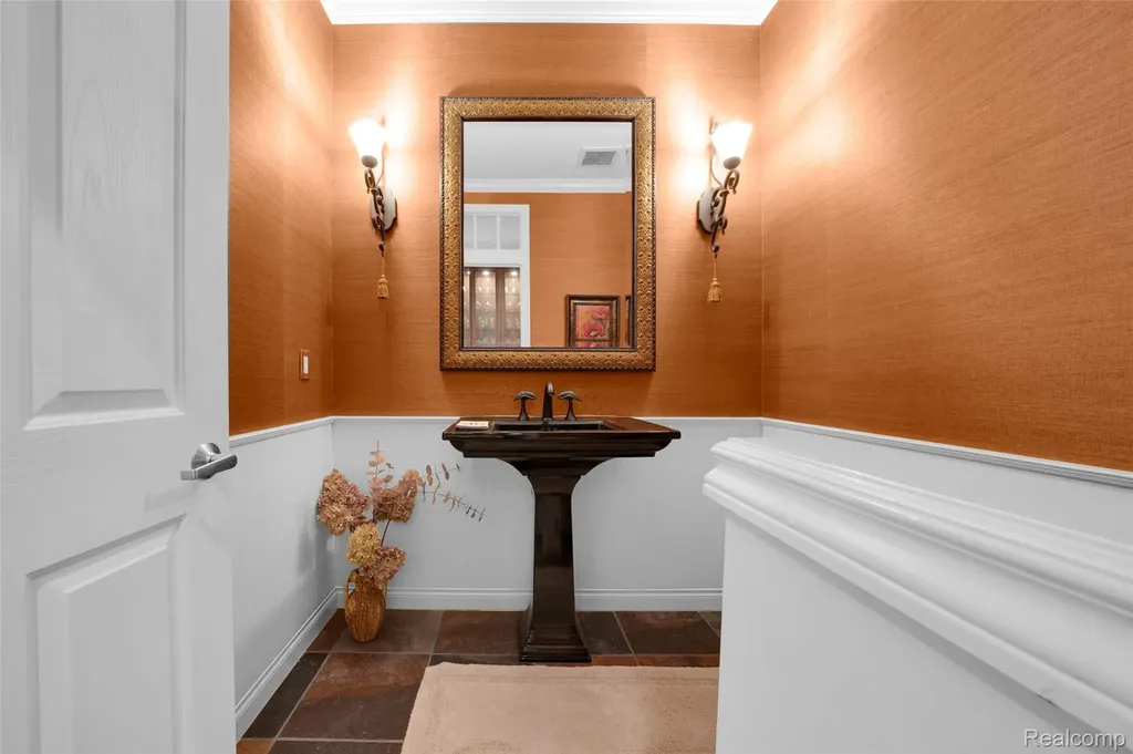 4502 Forest Edge Lane West Bloomfield Charter Township MI 48323