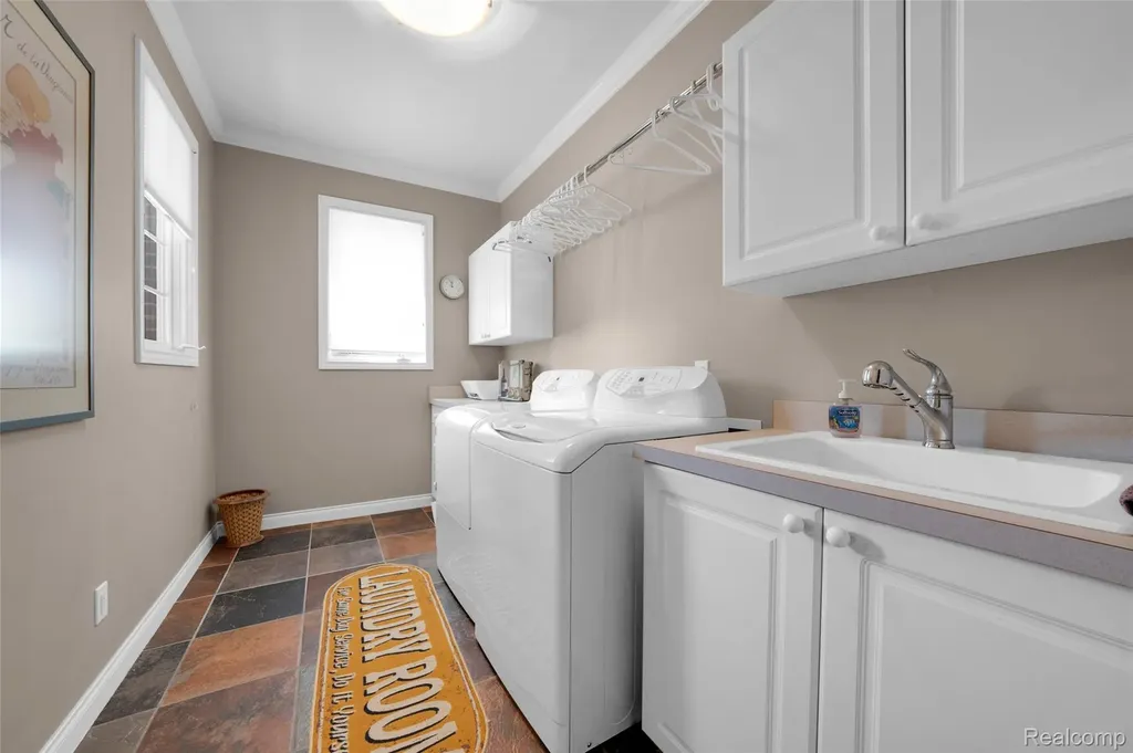 4502 Forest Edge Lane West Bloomfield Charter Township MI 48323