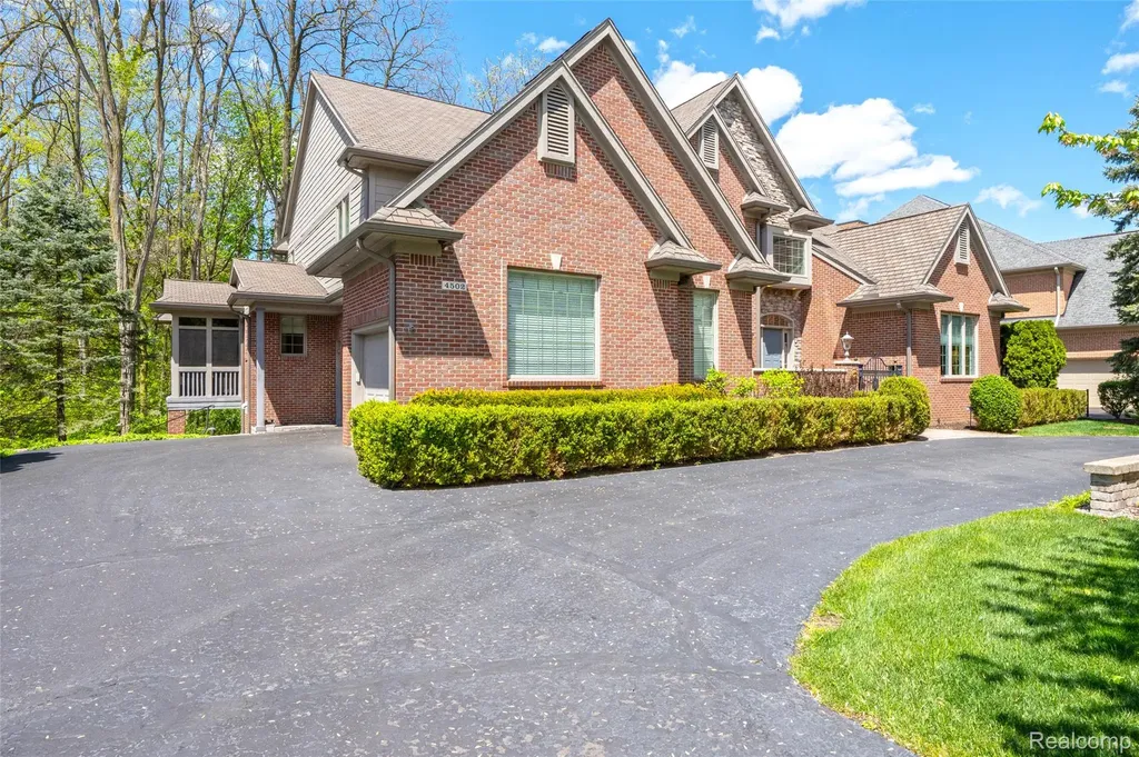 4502 Forest Edge Lane West Bloomfield Charter Township MI 48323