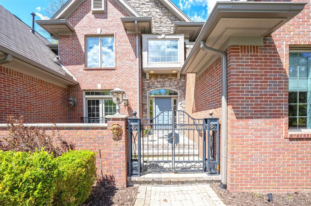 4502 Forest Edge Lane West Bloomfield Charter Township MI 48323