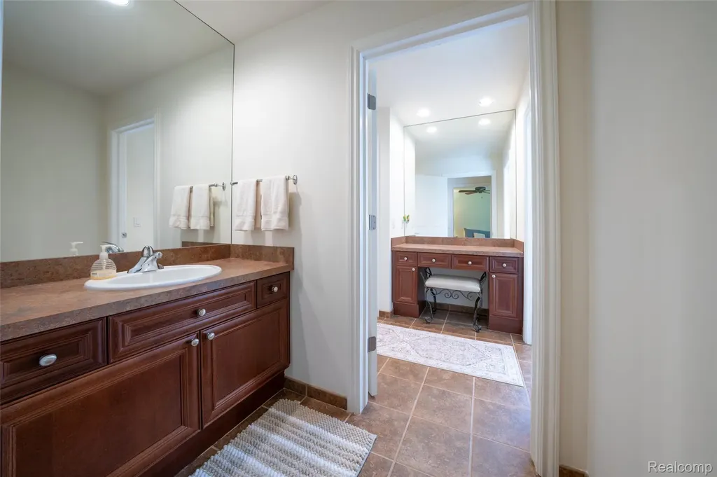 4502 Forest Edge Lane West Bloomfield Charter Township MI 48323